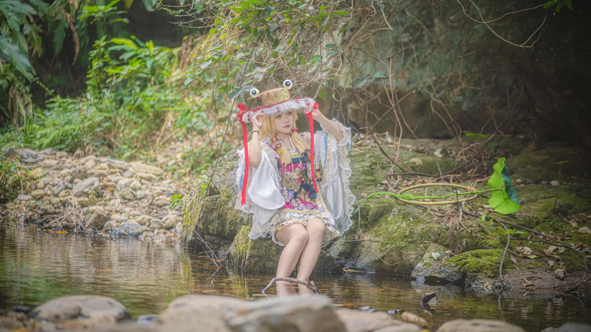 東方Project, 屋外コスプレ, コスプレ撮影, 洩矢諏訪子コスプレ, 渓流での撮影 - 5枚目