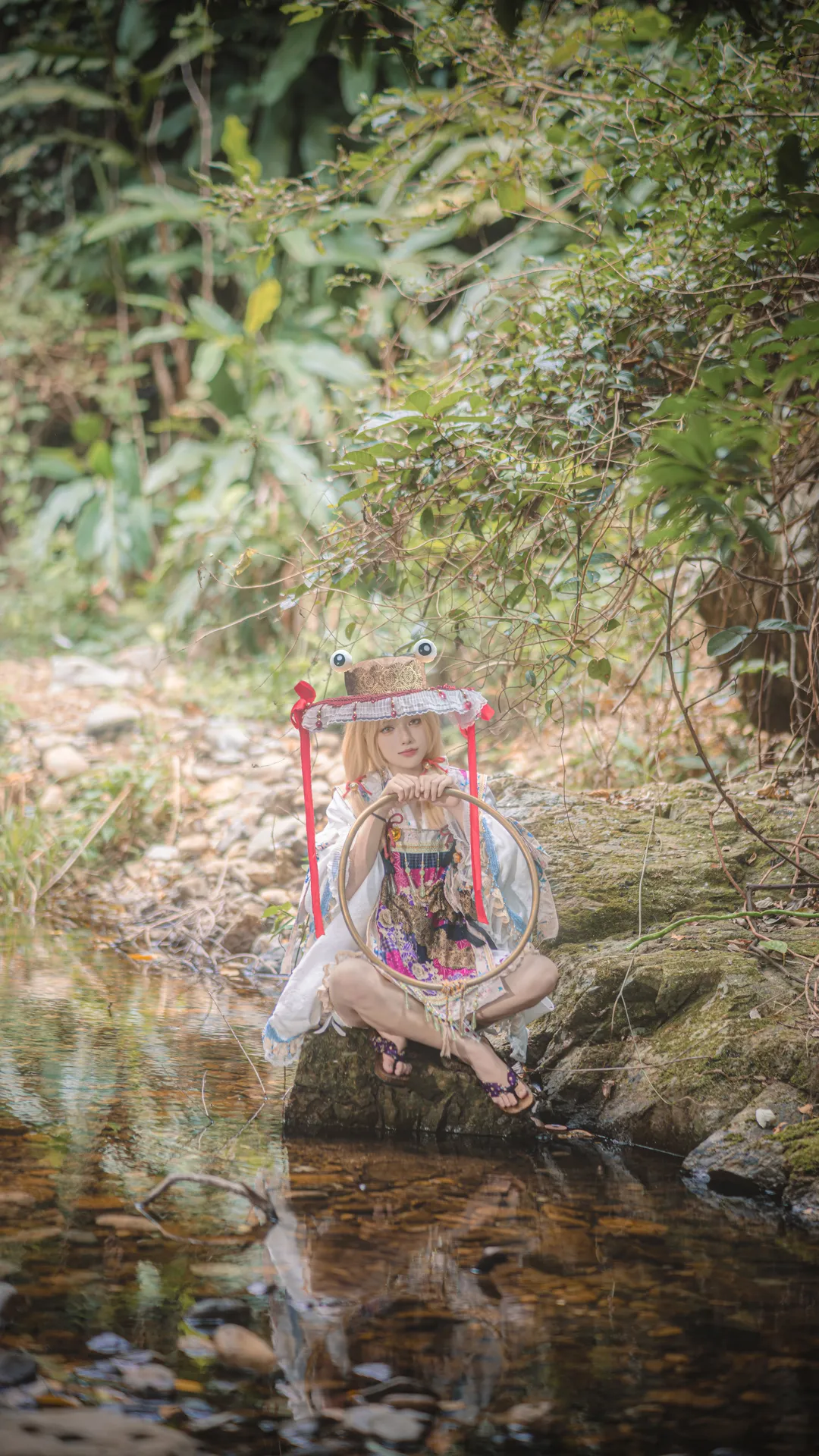 二次元撮影, 東方Project, 屋外コスプレ, 渓流の野外ロケ, ケロちゃんコスプレ - 2枚目