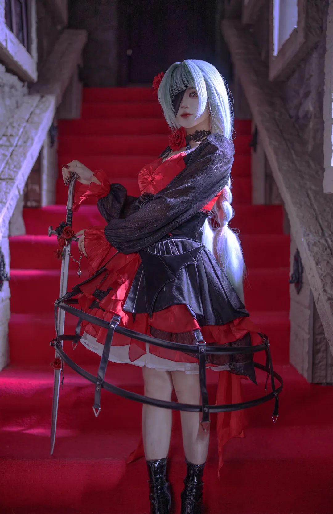 鳴潮, コスプレ写真, フローヴァ コスプレ, 二次元ファッション, 赤黒ゴシック