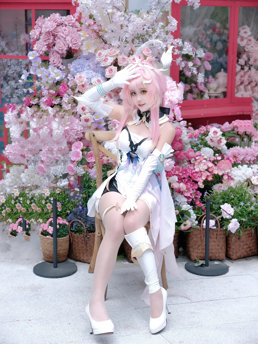 鳴潮, 2次元少女, エイメス コスプレ, コスプレ撮影, 屋外フラワーウォール撮影 - 2枚目
