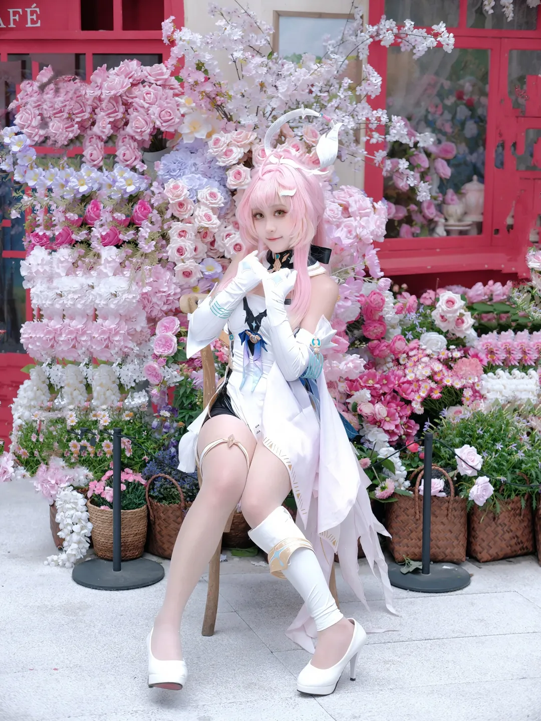鳴潮, 2次元少女, エイメス コスプレ, コスプレ撮影, 屋外フラワーウォール撮影 - 3枚目