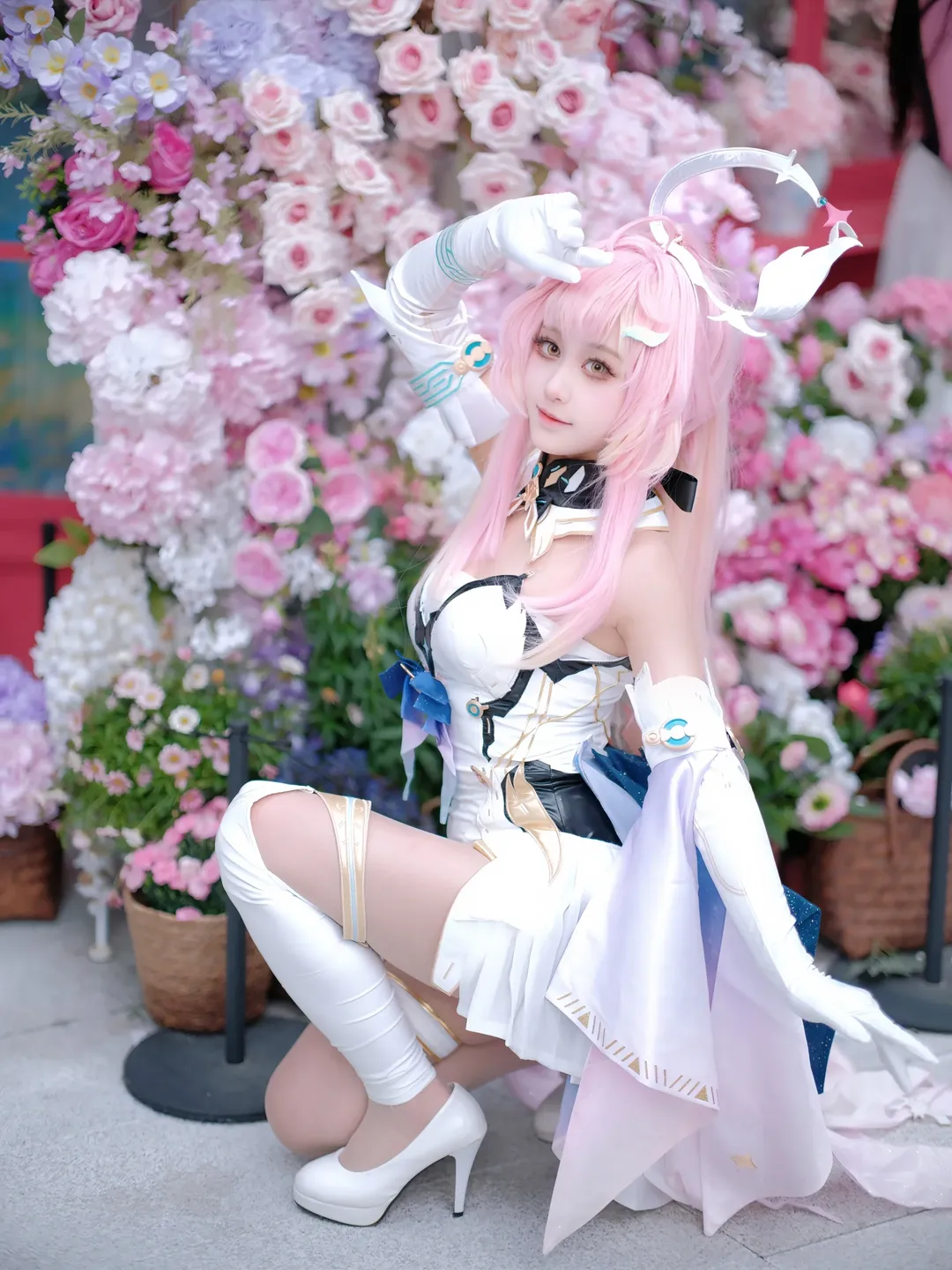 鳴潮, 2次元少女, エイメス コスプレ, コスプレ撮影, 屋外フラワーウォール撮影 - 5枚目