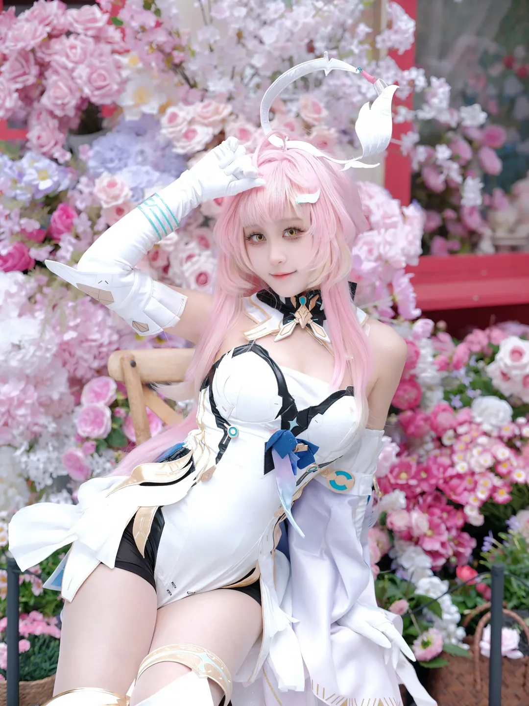 鳴潮, 2次元少女, エイメス コスプレ, コスプレ撮影, 屋外フラワーウォール撮影 - 6枚目
