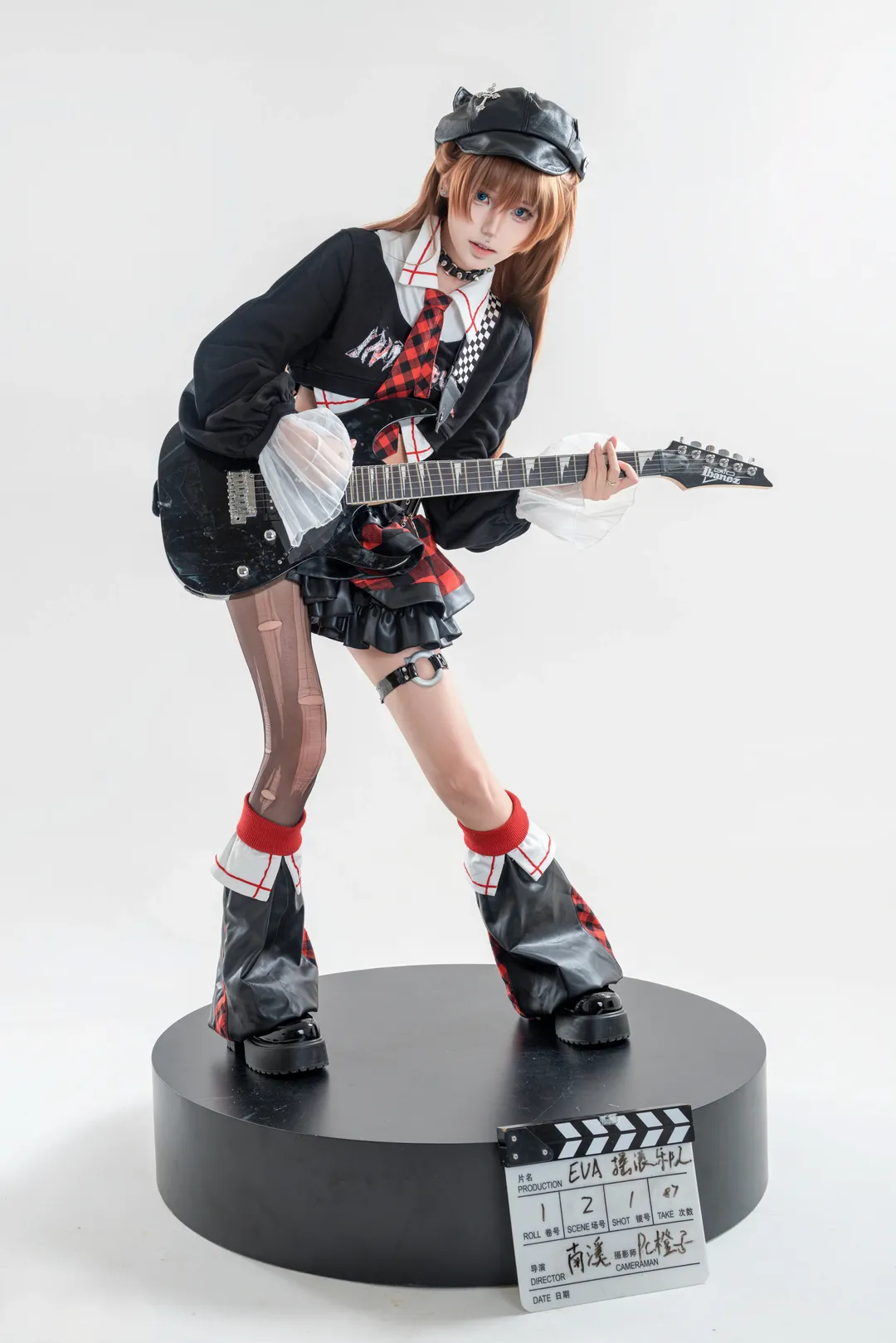 二次元コスプレ, ツインテール, スタジオ撮影, ロックエレキギター, パンクファッション - 1枚目