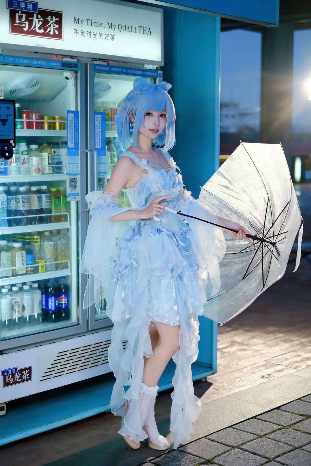 二次元少女, cosplay摄影, 蓝白轻纱, 雨夜夜景, 透明雨伞道具