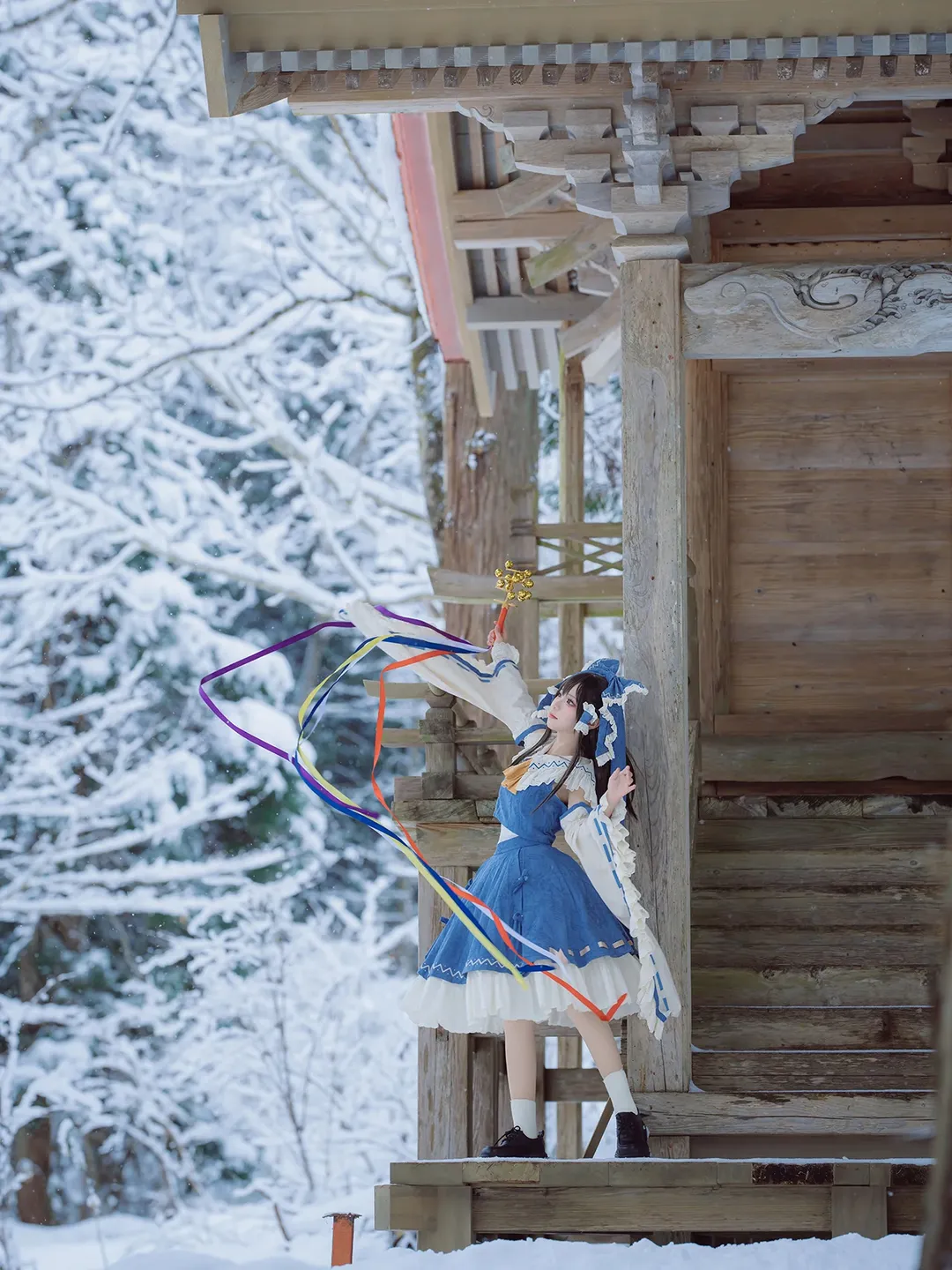 神社摄影, 蓝白洋装, 雪景cos, 冬季人像, 铃铛道具 - 第3张