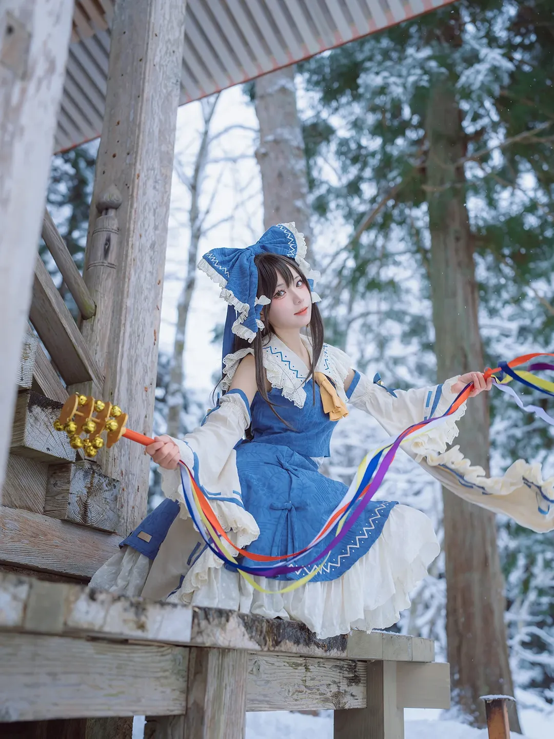 神社摄影, 蓝白洋装, 雪景cos, 冬季人像, 铃铛道具 - 第4张