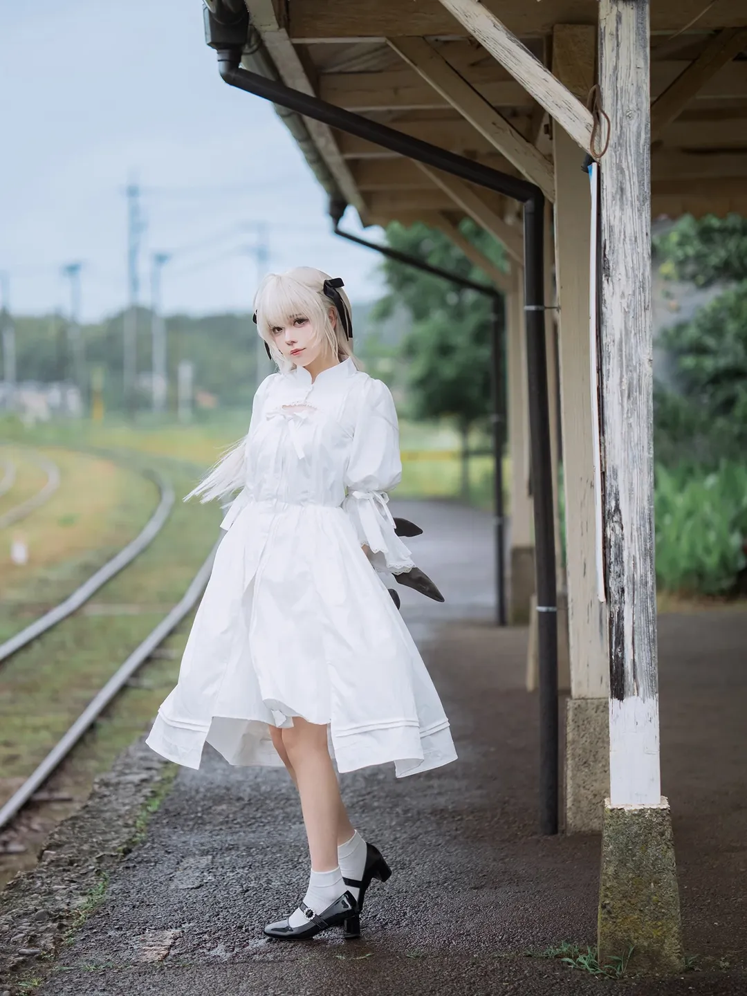 白いワンピース コスプレ, ヨスガノソラ, 日系な雰囲気, 雨の日の撮影, 田舎の駅 - 11枚目