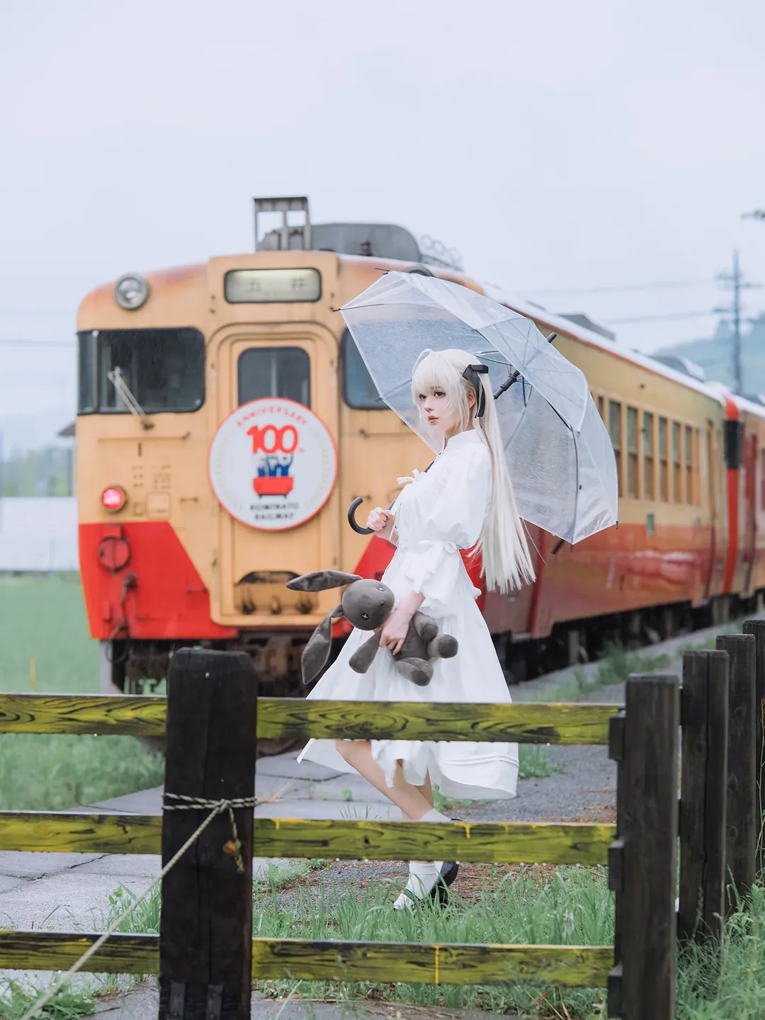白いワンピース コスプレ, ヨスガノソラ, 日系な雰囲気, 雨の日の撮影, 田舎の駅 - 16枚目