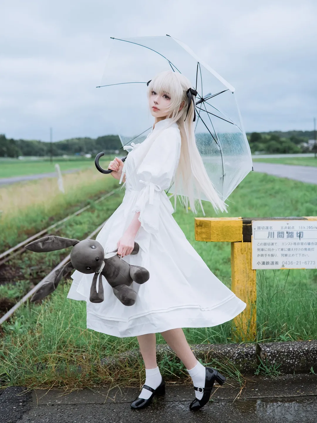 白いワンピース コスプレ, ヨスガノソラ, 日系な雰囲気, 雨の日の撮影, 田舎の駅 - 9枚目