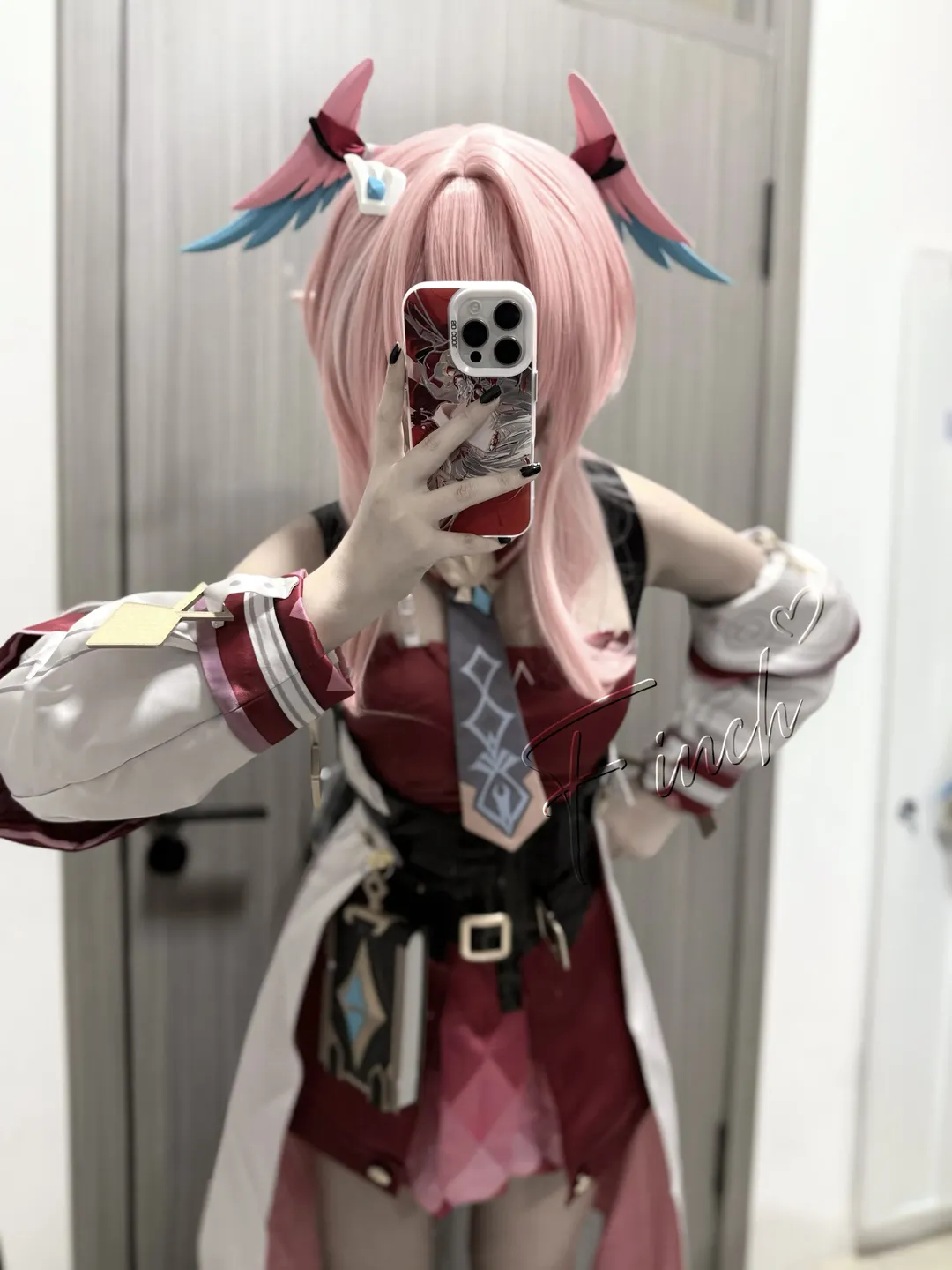 Genshin Impact, Linnea Cosplay, Pink wig cosplay, Cosplay outfit sharing, Mirror selfie cosplay - Image 1