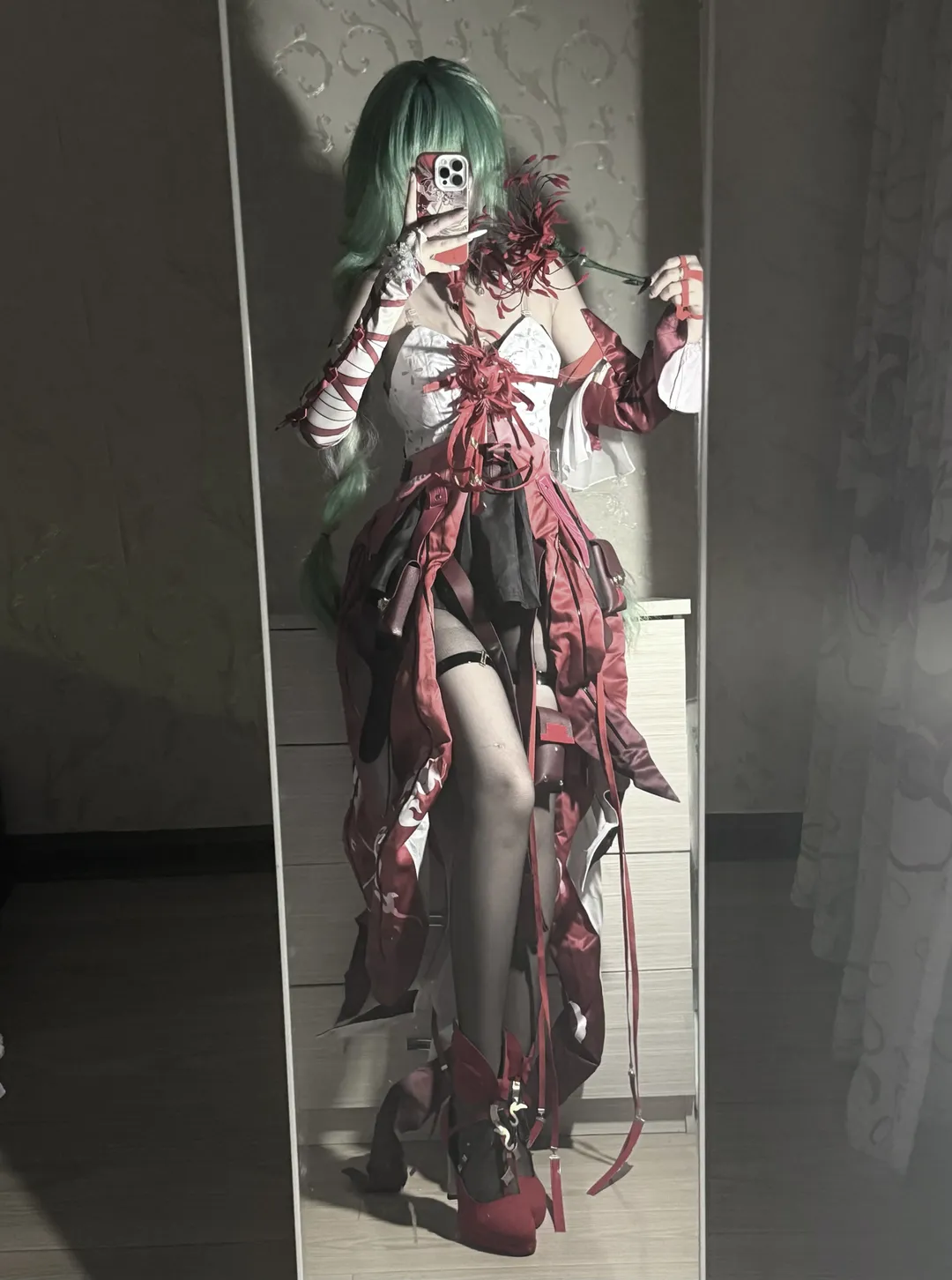 鳴潮, フローヴァ コスプレ, 鏡越しの自撮り, コスプレ日常, 二次元ファッション