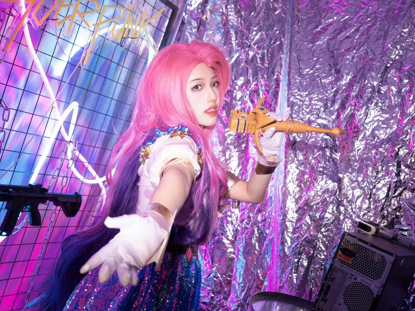 ピンクのウィッグ, リーグ・オブ・レジェンド, サイバーパンク・コスプレ, セラフィーン コスプレ, スパンコールスカートコーデ - 1枚目