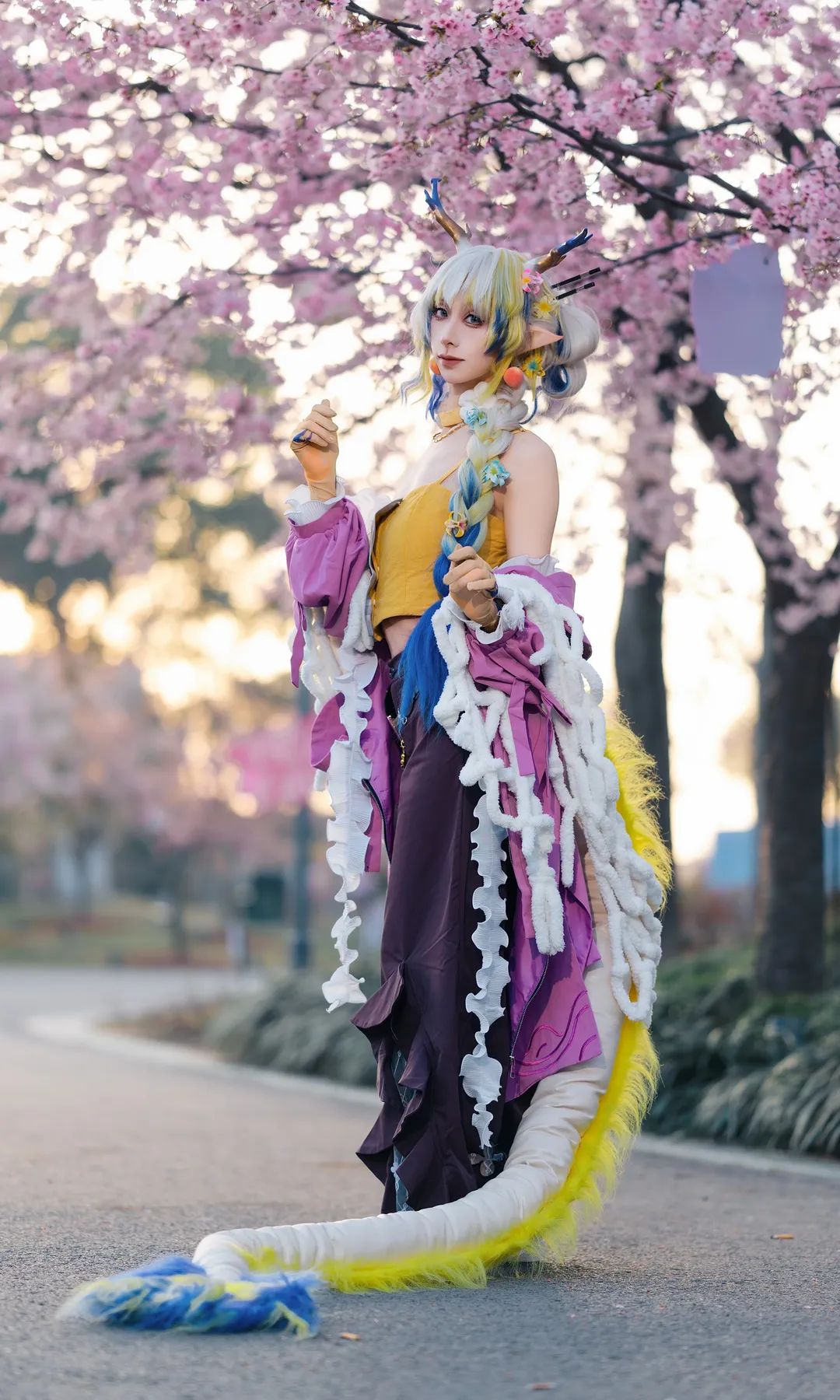 Anime cosplay, Shu cosplay, Arknights, Cherry blossom photography, Gucun Park