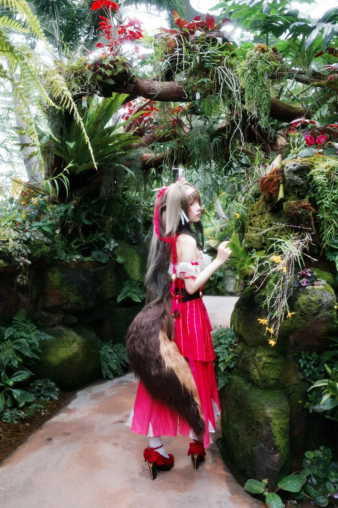 叶瞬光cos, 绝区零, cosplay, 世博文化公园温室花园, 拍照姿势不重样 - 第2张