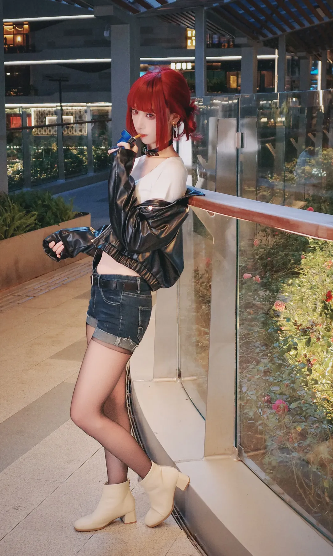 cosplay, 夜景摄影, 红发造型, 皮衣穿搭, 街头穿搭