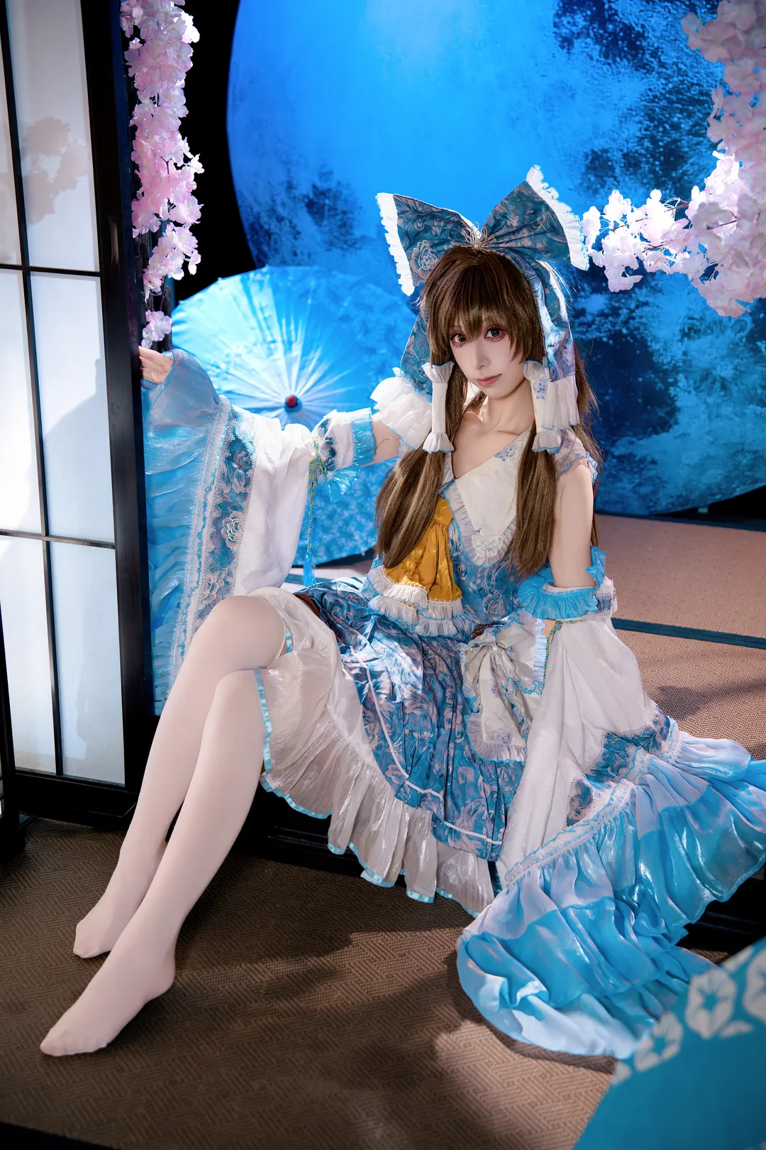 Anime-style photography, Reimu Hakurei Cosplay, Touhou Project, Casual cosplay, Japanese-style studio photography - Image 5