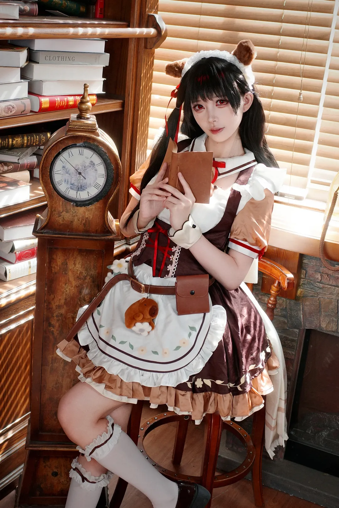 鸣潮, 千咲cos, 复古书房, 女仆装cosplay, 理光GR4摄影 - 第2张