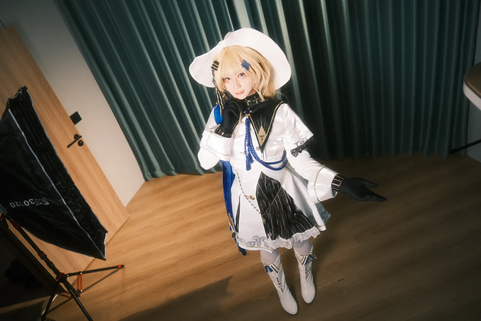 フィービー コスプレ, 鳴潮, コスプレ, 室内撮影, 白ニーソコーデ - 4枚目
