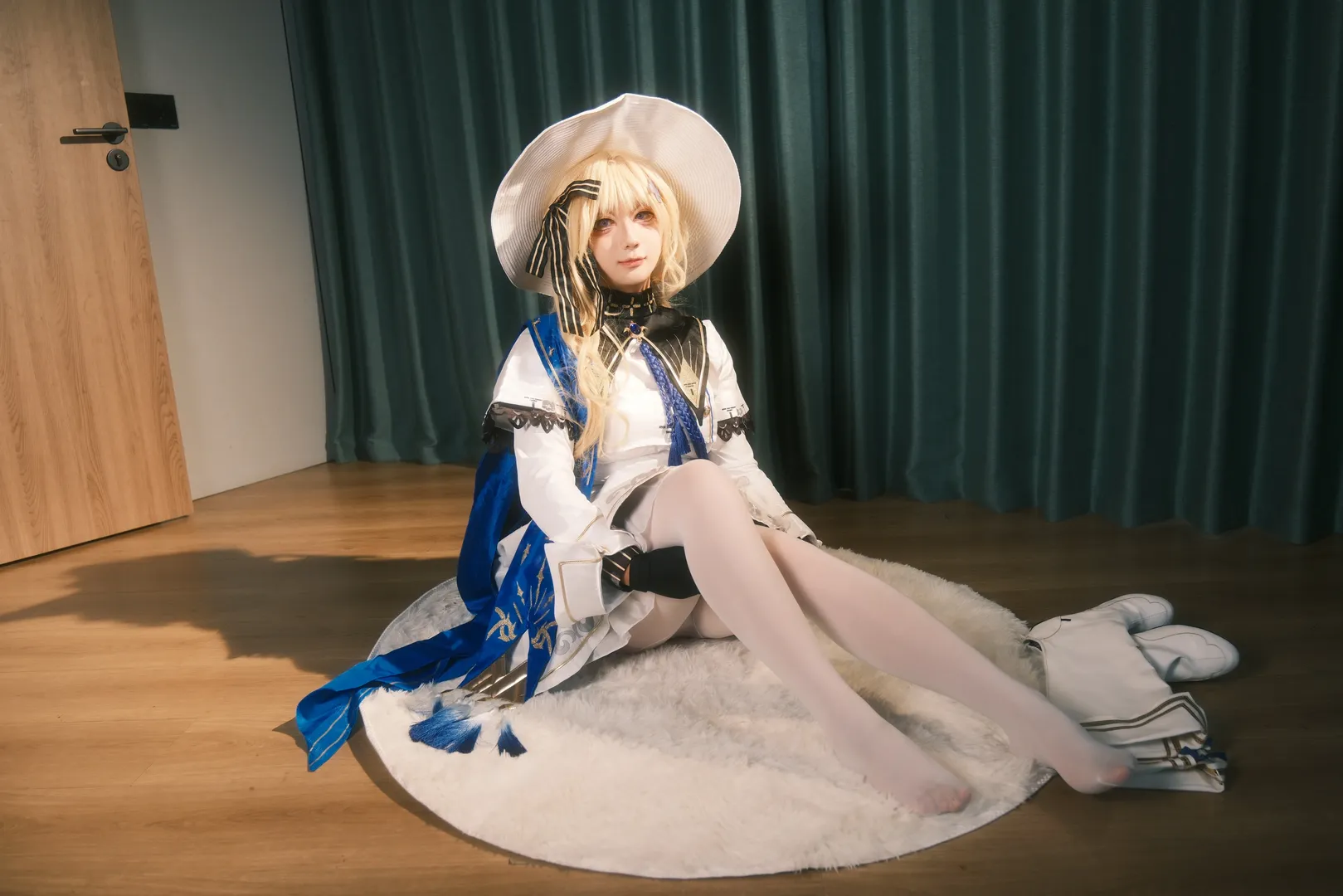 菲比cos, 鳴潮, cosplay, 室內攝影, 白絲穿搭