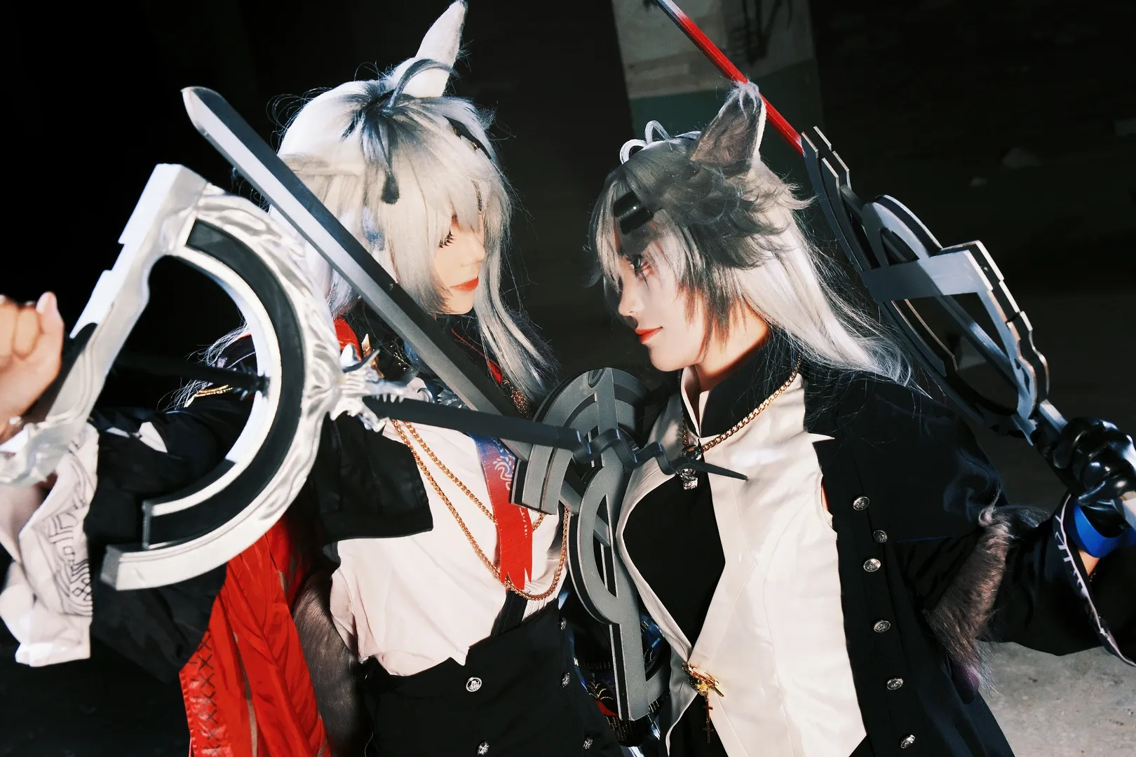 アークナイツ, ラップランドコスプレ, ペアコスプレ, 廃墟風写真, 獣耳ウィッグ - 4枚目