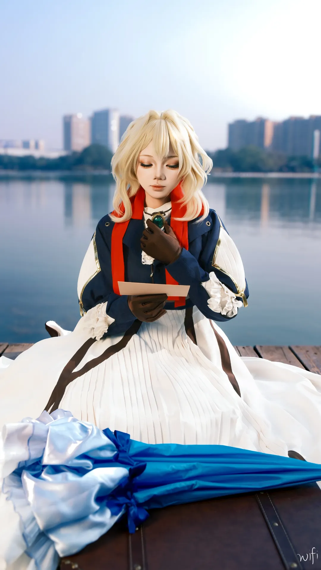 二次元摄影, cosplay正片, 水边外景, 薇尔莉特cos, 紫罗兰永恒花园 - 第1张