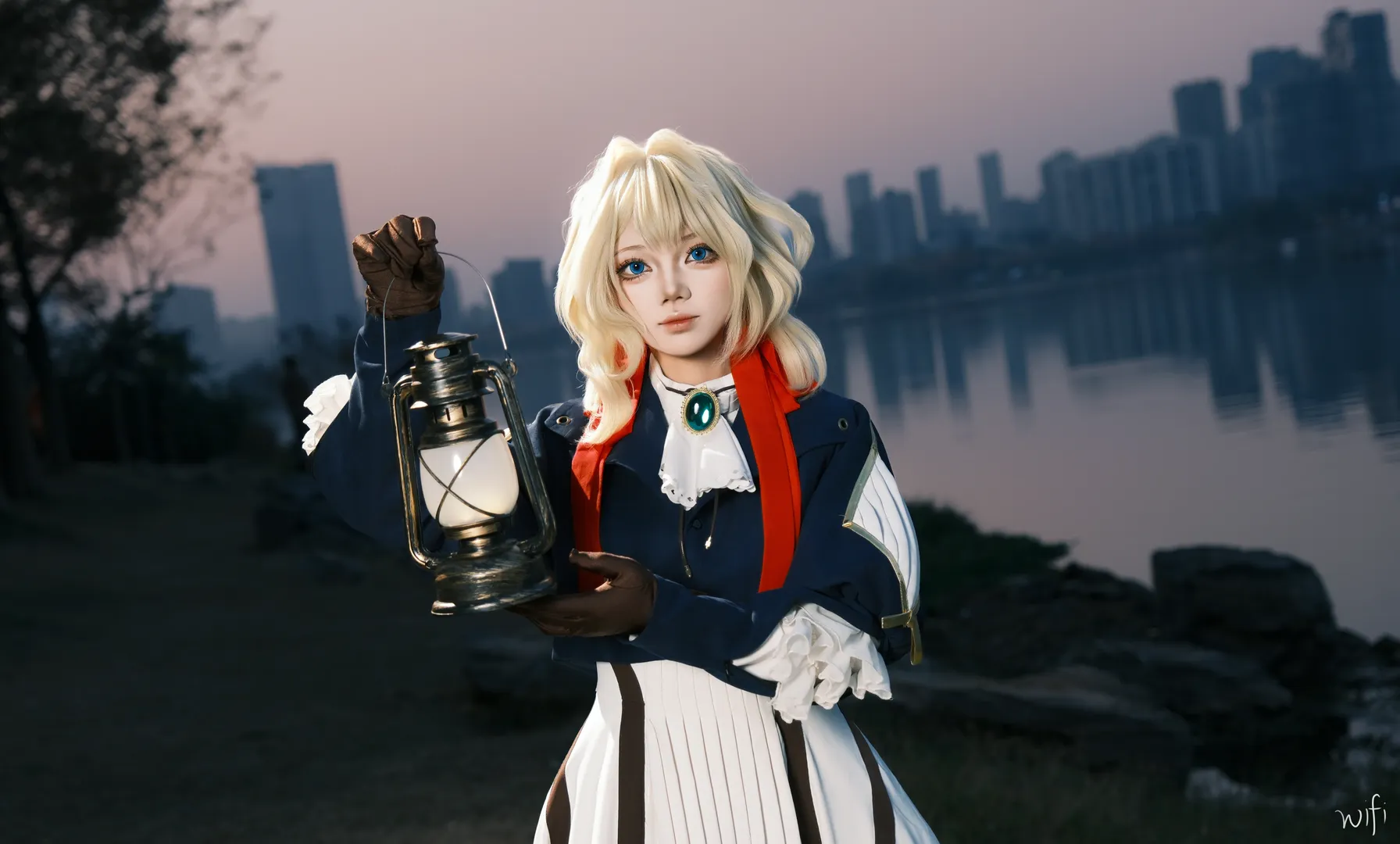 二次元摄影, cosplay正片, 水边外景, 薇尔莉特cos, 紫罗兰永恒花园 - 第2张