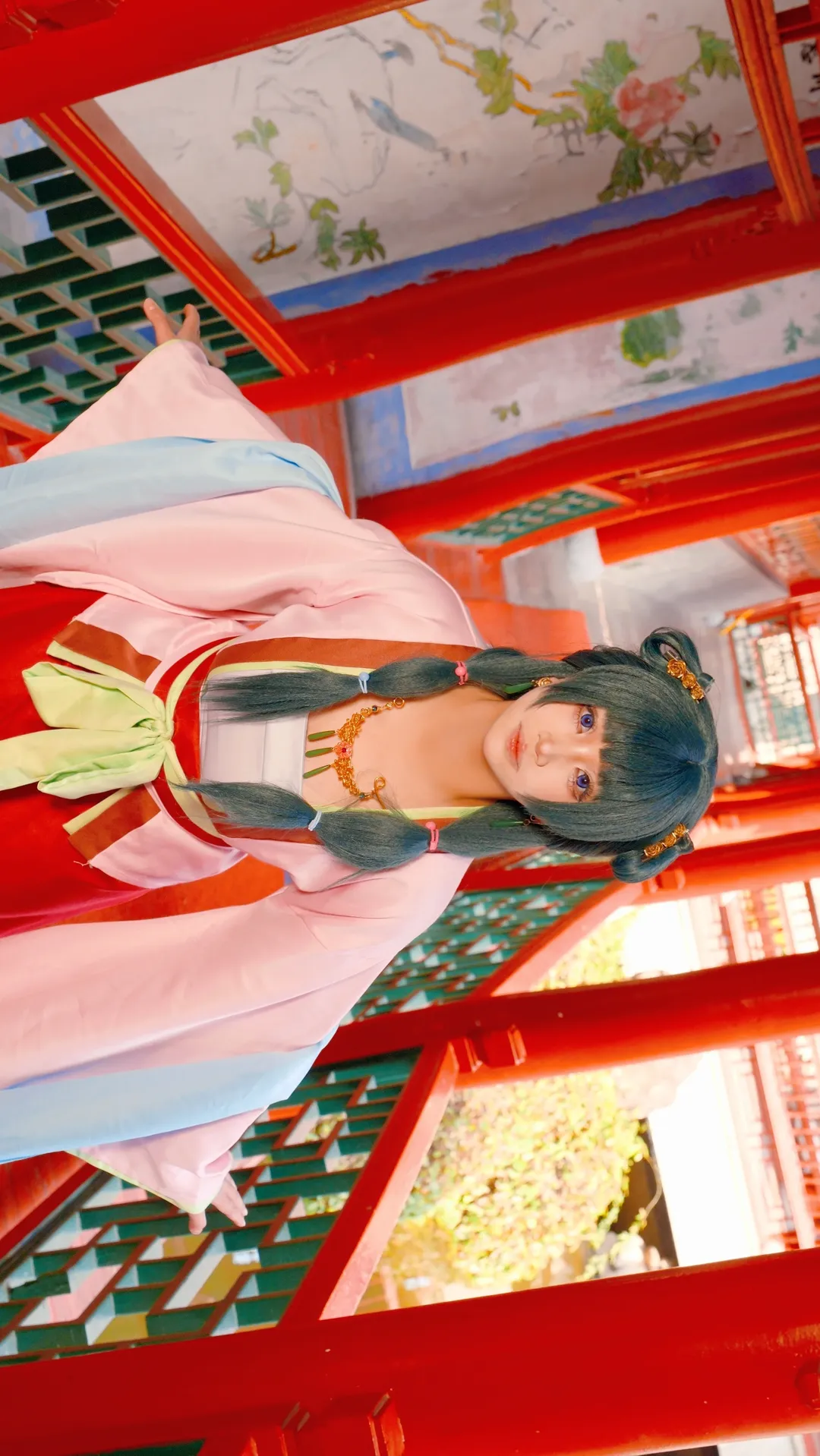 猫猫cos, 药屋少女的呢喃, 园林外景摄影, 中式古风cosplay, 绿色假发汉服 - 第1张