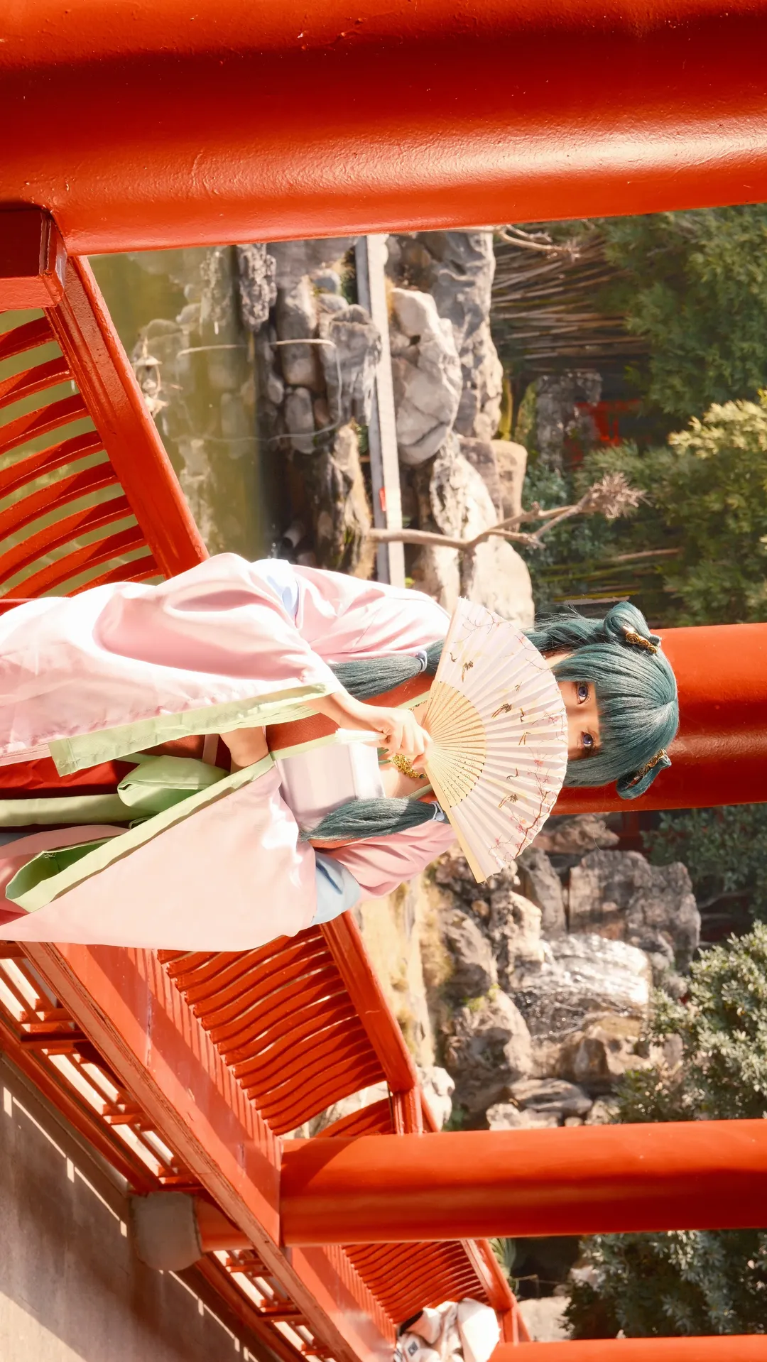 猫猫cos, 药屋少女的呢喃, 园林外景摄影, 中式古风cosplay, 绿色假发汉服 - 第2张