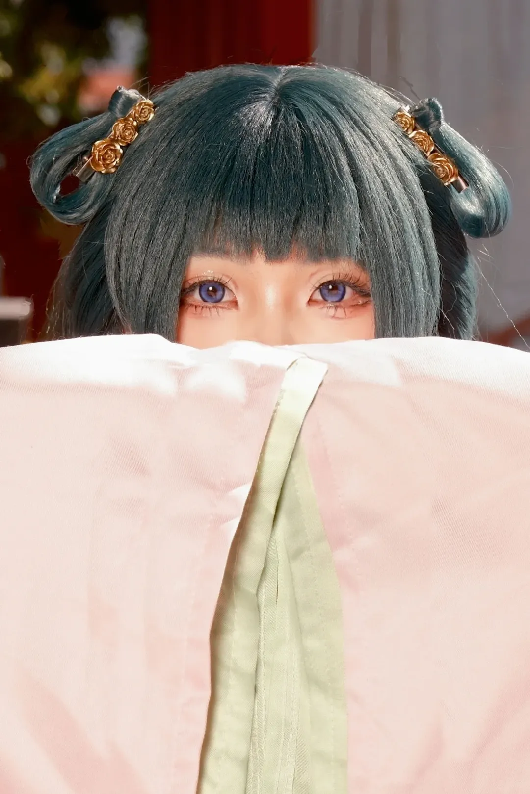 猫猫cos, 药屋少女的呢喃, 园林外景摄影, 中式古风cosplay, 绿色假发汉服