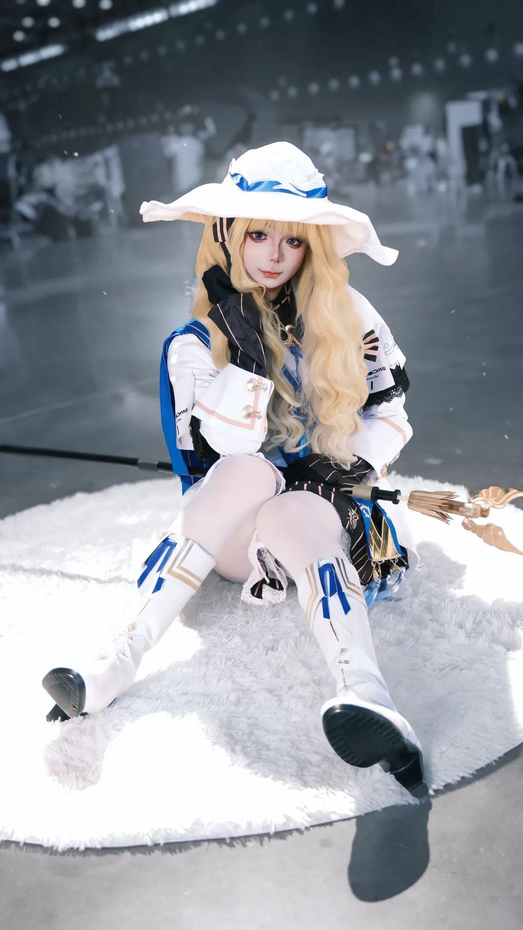 菲比cos, 鳴潮, Cosplay攝影, 漫展場照, 白袍魔杖