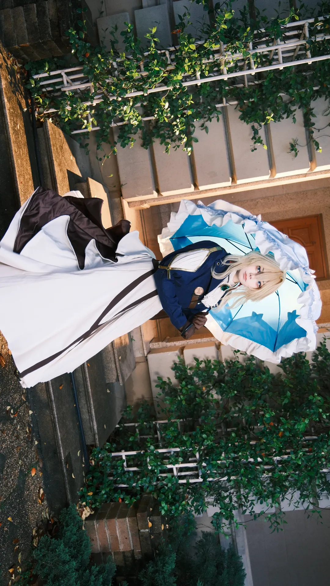 薇尔莉特cos, 紫罗兰永恒花园, cosplay穿搭, 复古风摄影, 欧式建筑外景