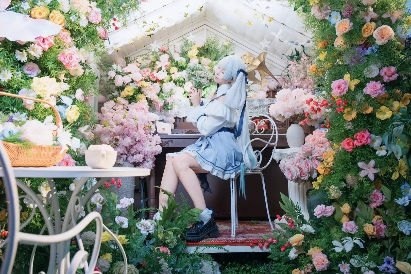鸣潮, 今汐cos, cosplay摄影, 二次元外景, 花房布景 - 第1张