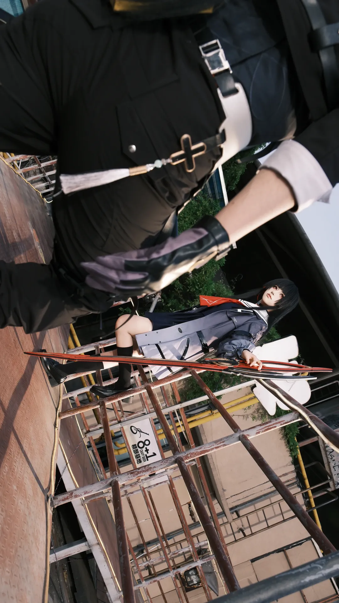 鸣潮, 千咲cos, 工业风摄影, 双人cosplay, 天台外景 - 第2张