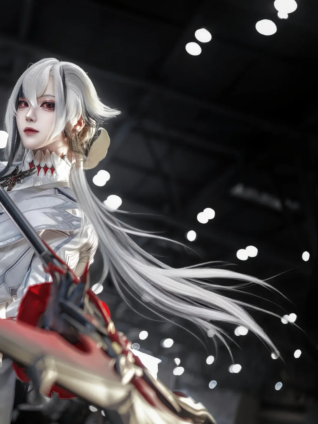 原神, 漫展摄影, 银发红瞳, 仆人cos, c服分享 - 第2张