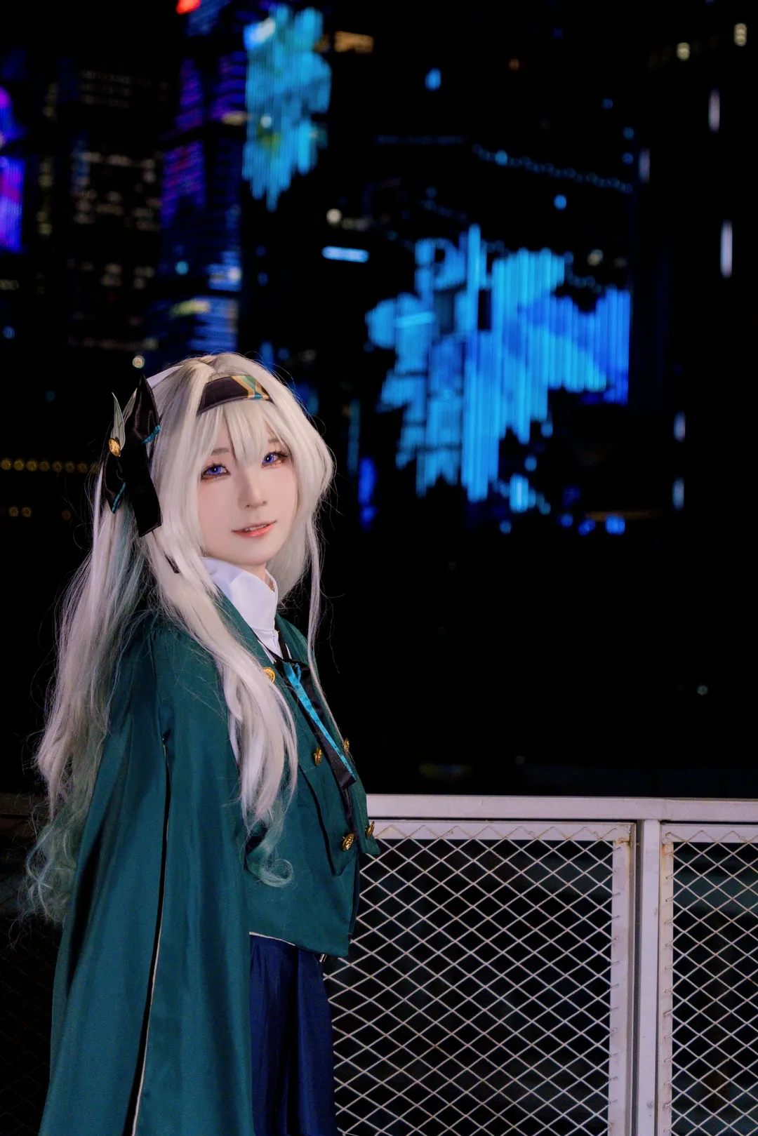 崩坏星穹铁道, 流萤cos, 夜景cosplay, 制服穿搭, 银发cos - 第1张