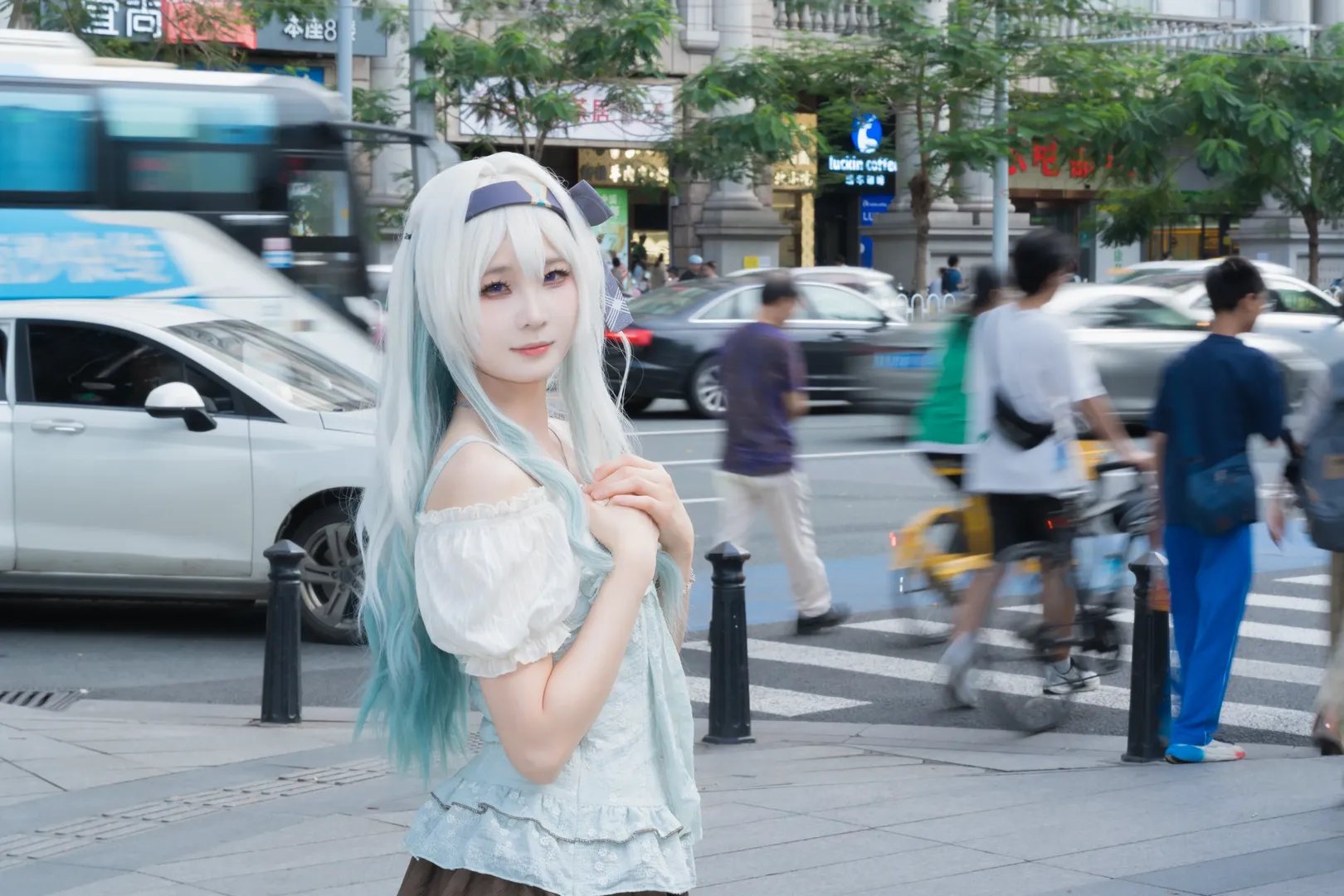 崩坏星穹铁道, 流萤cos, 城市街拍, 外景cos, 渐变假发 - 第3张