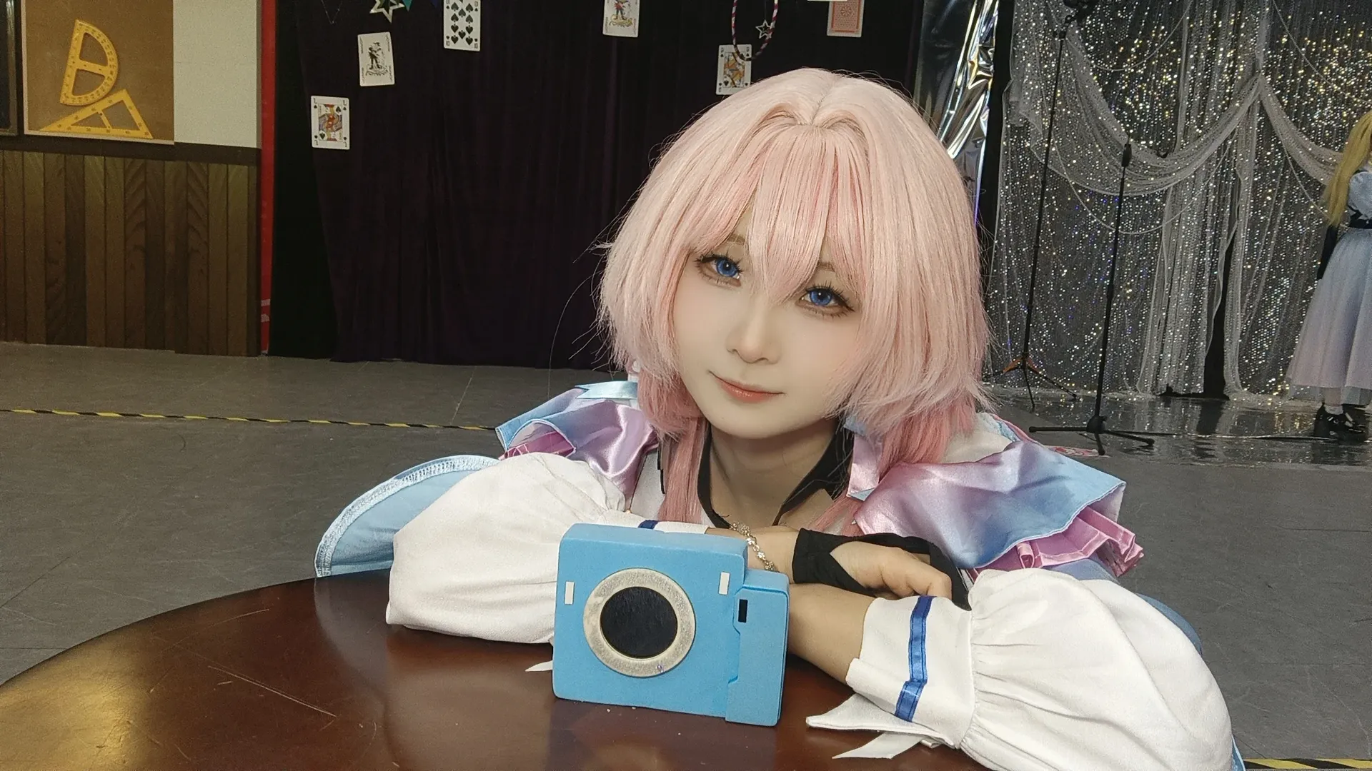崩坏星穹铁道, 三月七cos, cosplay日常, 地王广场漫展, 粉发蓝眼 - 第3张