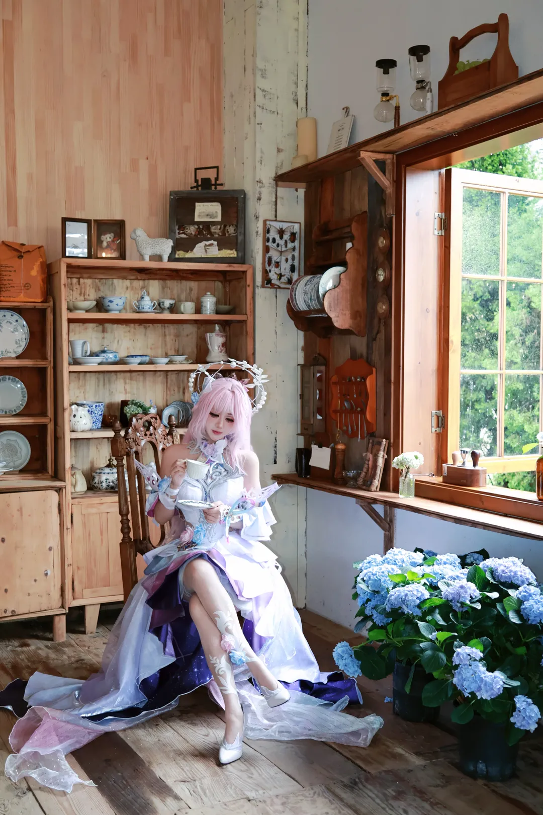 Cyrene Cosplay, Honkai: Star Rail, Cosplay photoshoot, Retro style photography, Ethereal pink hair outfit