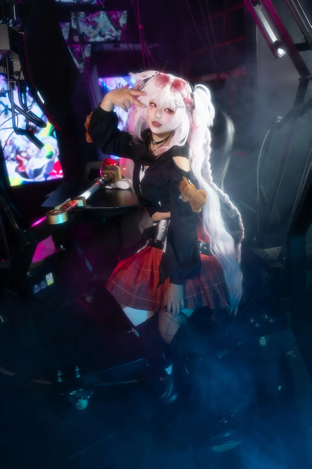 二次元摄影, 崩坏星穹铁道, 火花cos, 银发双马尾, 赛博霓虹风 - 第1张