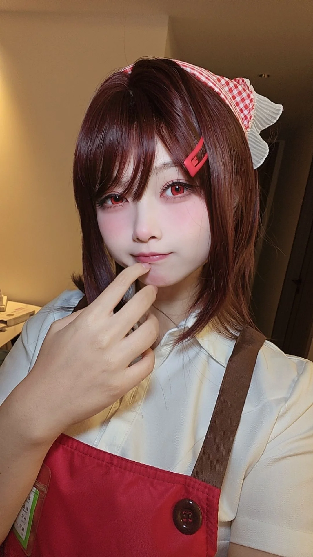 cosplay, 红发cos, 二次元妆容, 超市制服, 美瞳 - 第1张