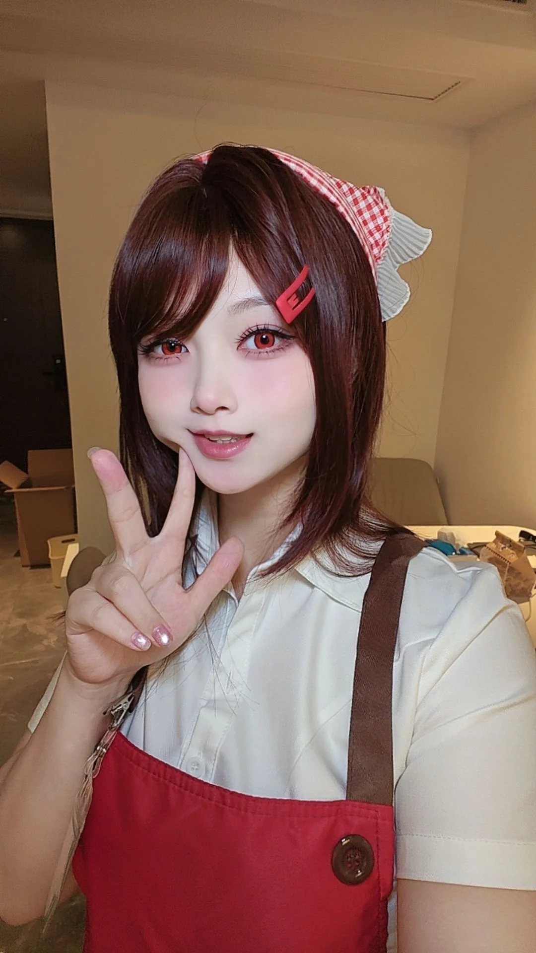 cosplay, 红发cos, 二次元妆容, 超市制服, 美瞳 - 第2张