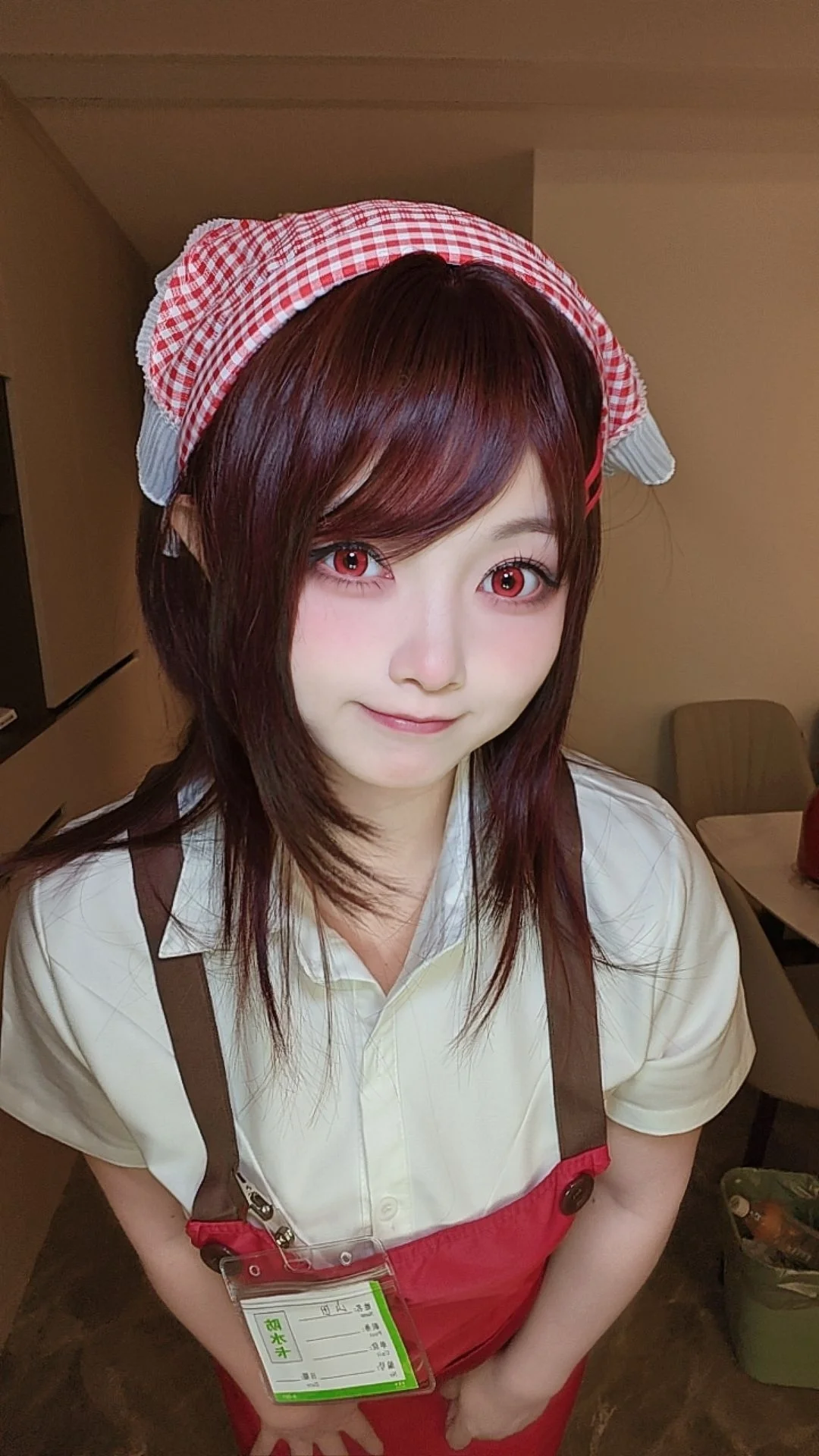 cosplay, 红发cos, 二次元妆容, 超市制服, 美瞳 - 第4张