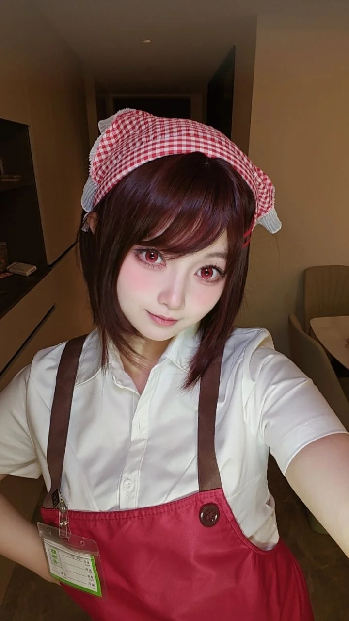 cosplay, 红发cos, 二次元妆容, 超市制服, 美瞳