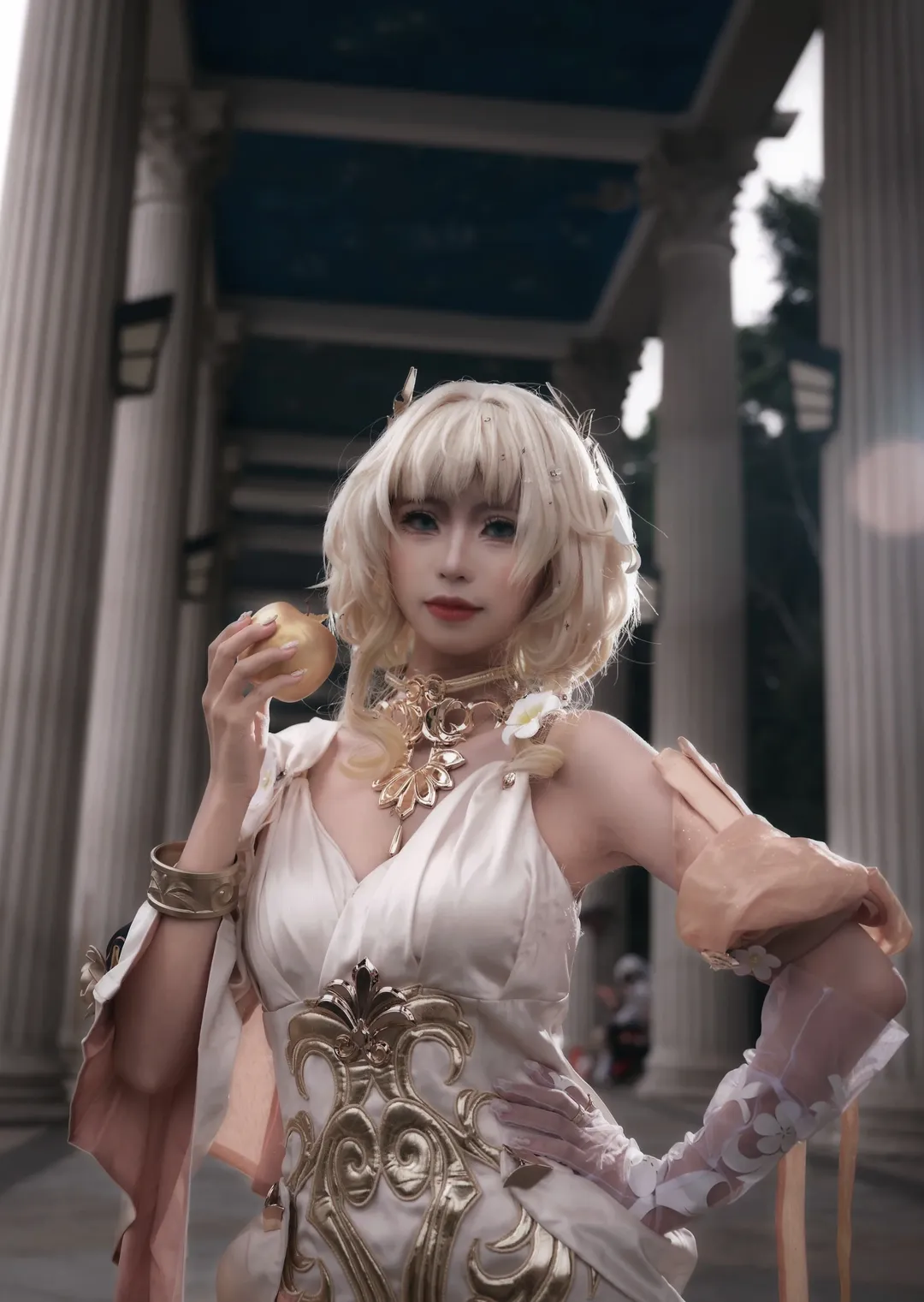 阿格莱雅cos, cosplay摄影, 崩坏:星穹铁道, 黄金色调, 外拍人像 - 第4张