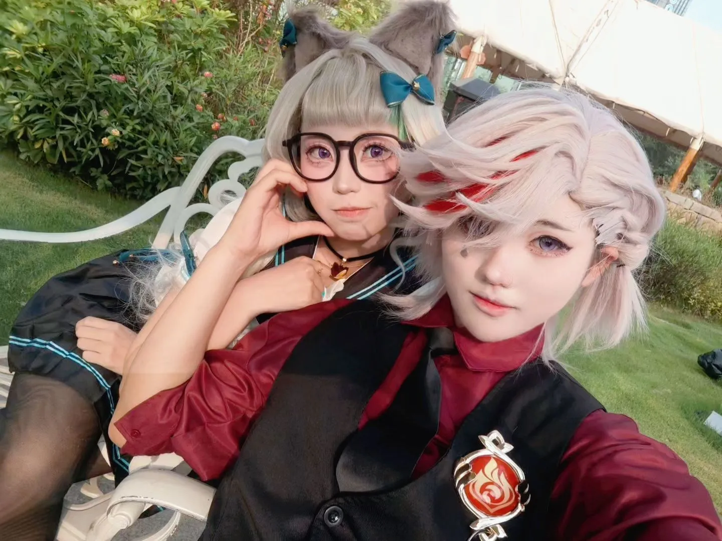 Genshin Impact, Cosplay sharing, Anime-style fashion, Outdoor cosplay photography, Lyney and Lynette cosplay