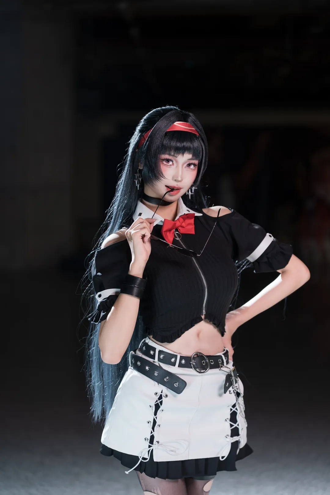 Zenless Zone Zero, Convention photos, Anime-style fashion, Astra Yao cosplay, Black stockings techwear style - Image 3