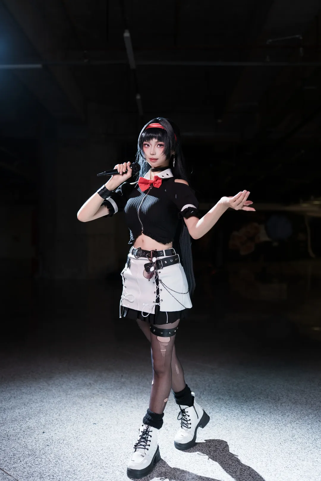 Zenless Zone Zero, Convention photos, Anime-style fashion, Astra Yao cosplay, Black stockings techwear style - Image 5