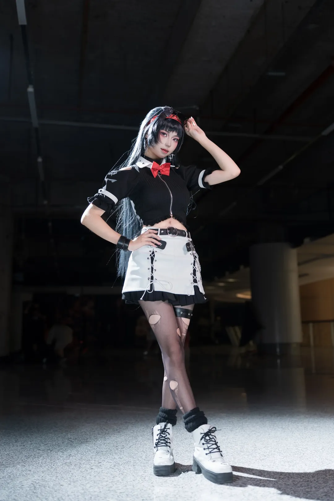 Zenless Zone Zero, Convention photos, Anime-style fashion, Astra Yao cosplay, Black stockings techwear style - Image 6