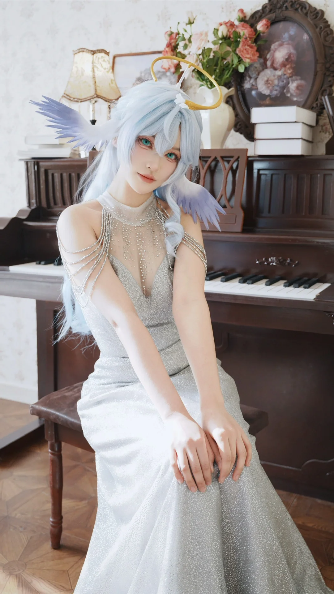 崩坏星穹铁道, 知更鸟cos, cosplay摄影, 羽毛光环, 银色礼服 - 第4张